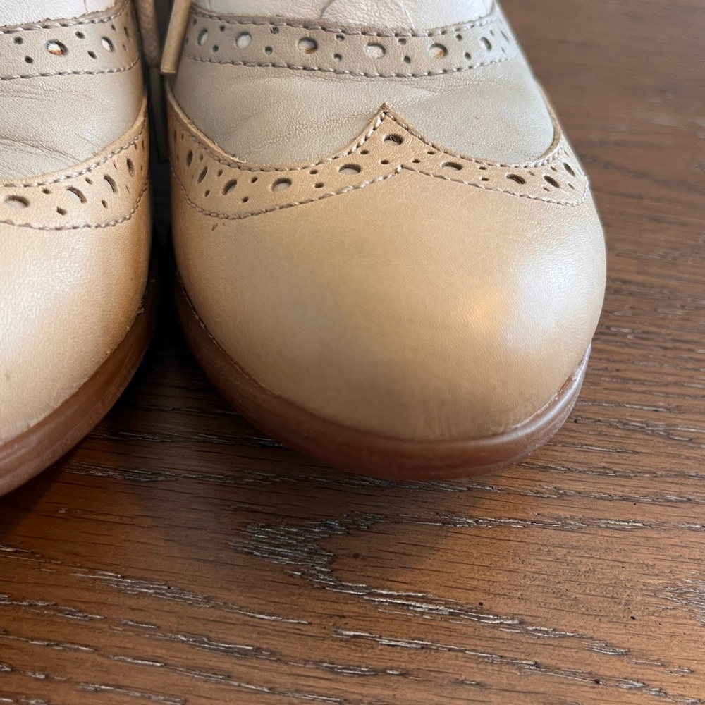 Born Two-Tone Cream and Light Tan Brogue Lace-Up Flats Size 9 - Picture 3 of 13